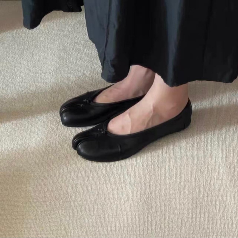 Maison Martin Margiela Classic Black Tabi Loafers - Picture 3 of 5